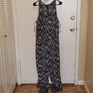 Forever 21 Black and white jump suit
